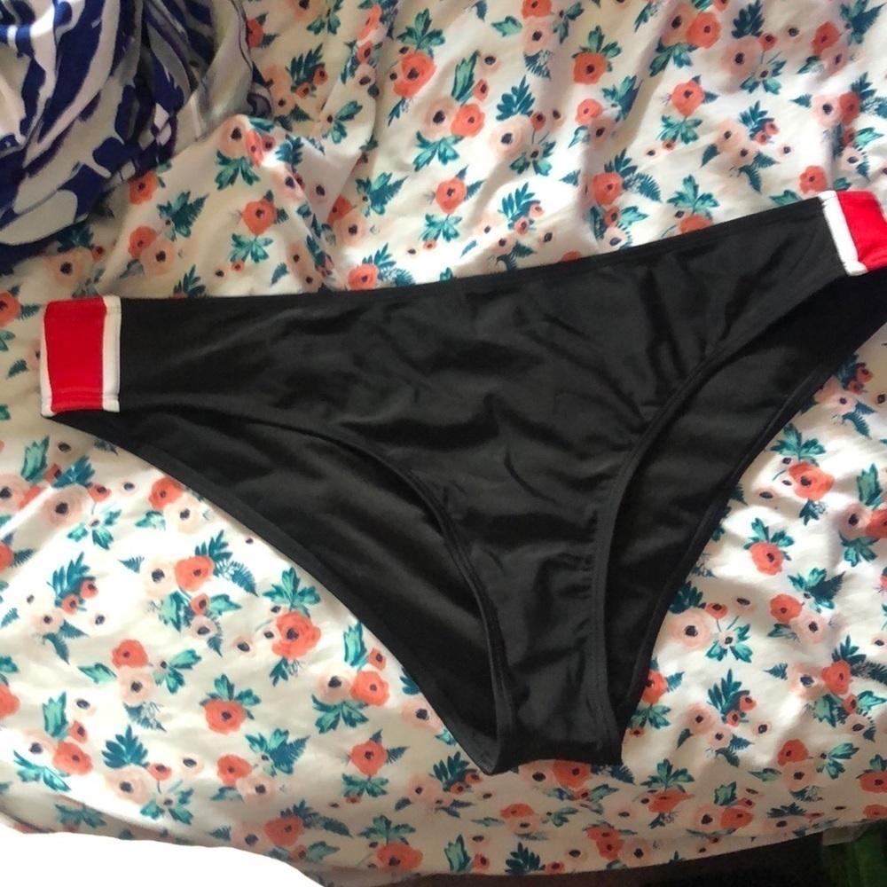 Black bikini bottom - Picture 1 of 4